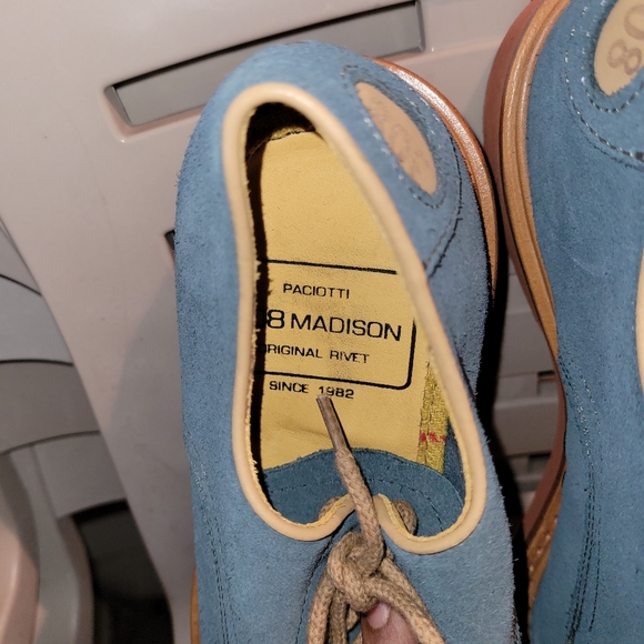 Shoes - Picture 3 of 4